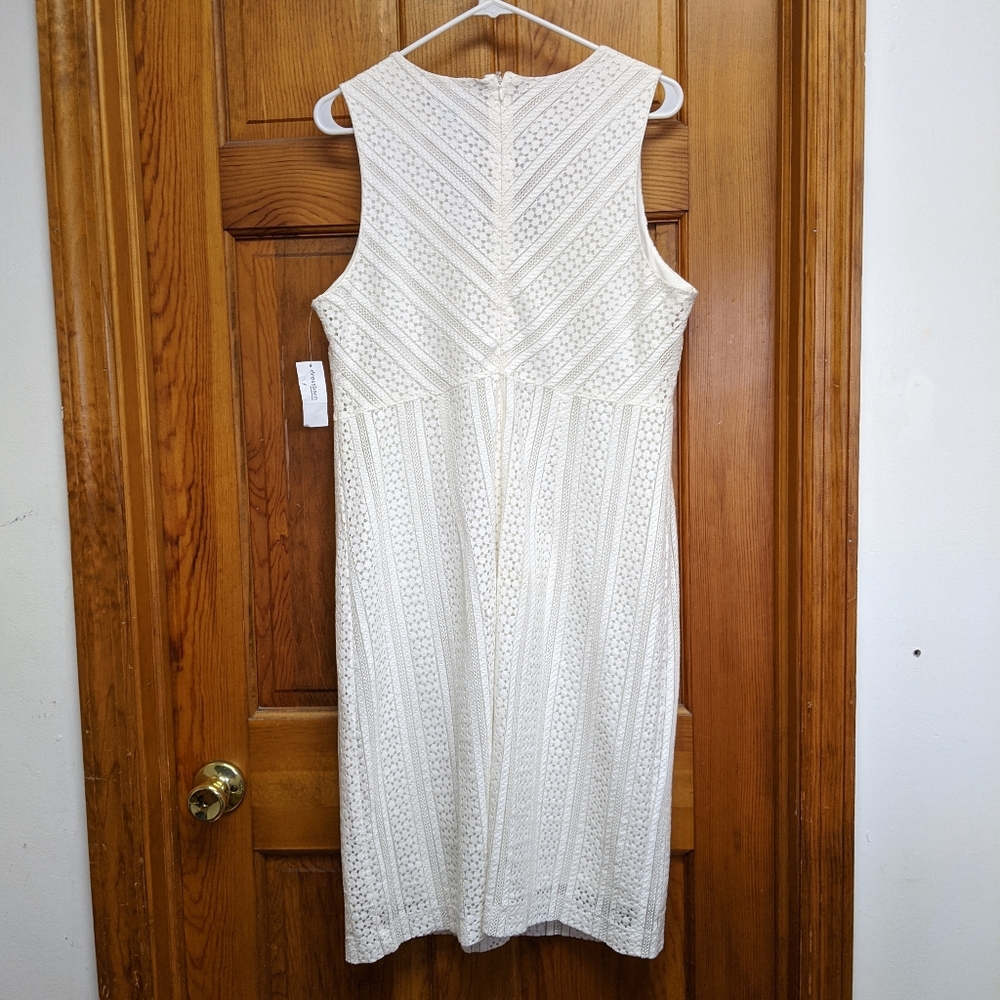 White lace knee-length dress - Picture 3 of 6